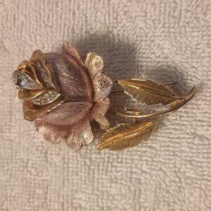 RJ Graziano vintage beautiful flower brooch.